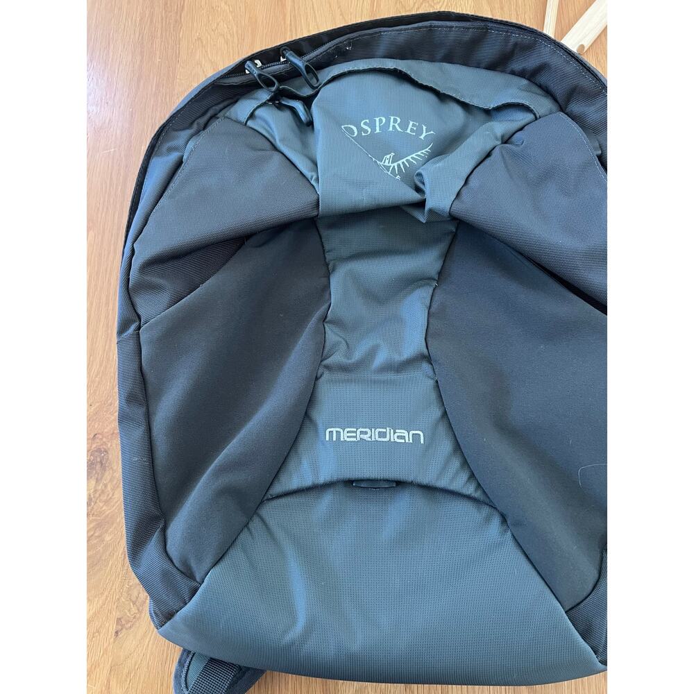 Osprey Meridian Detachable Day Pack Backpack Very Nice Camping Travel
